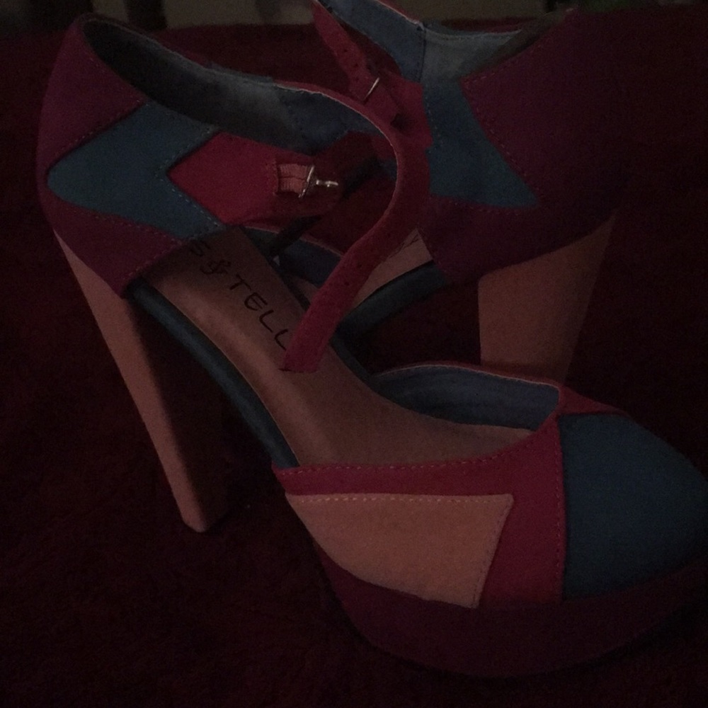 Brand new beautiful heels!!